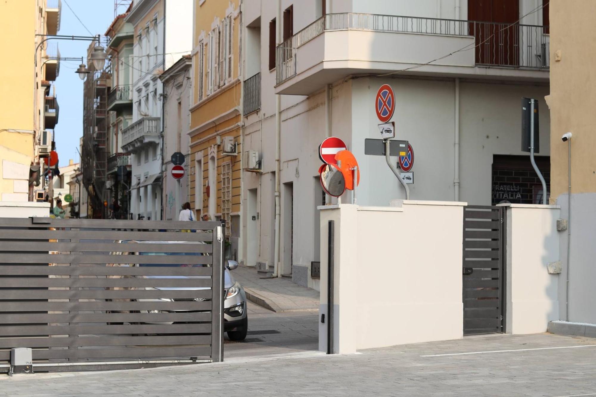 Charming & Luxurious Gem Apartment Olbia Exterior photo